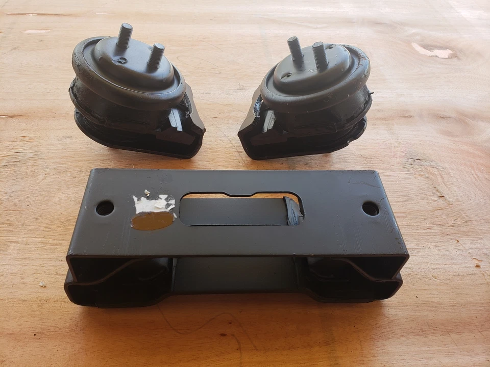 Крепления двигателя передние правые/левые и заднее крепление трансмиссии 3 шт для Suzuki Grand Vitara - Изображение 2 из 4