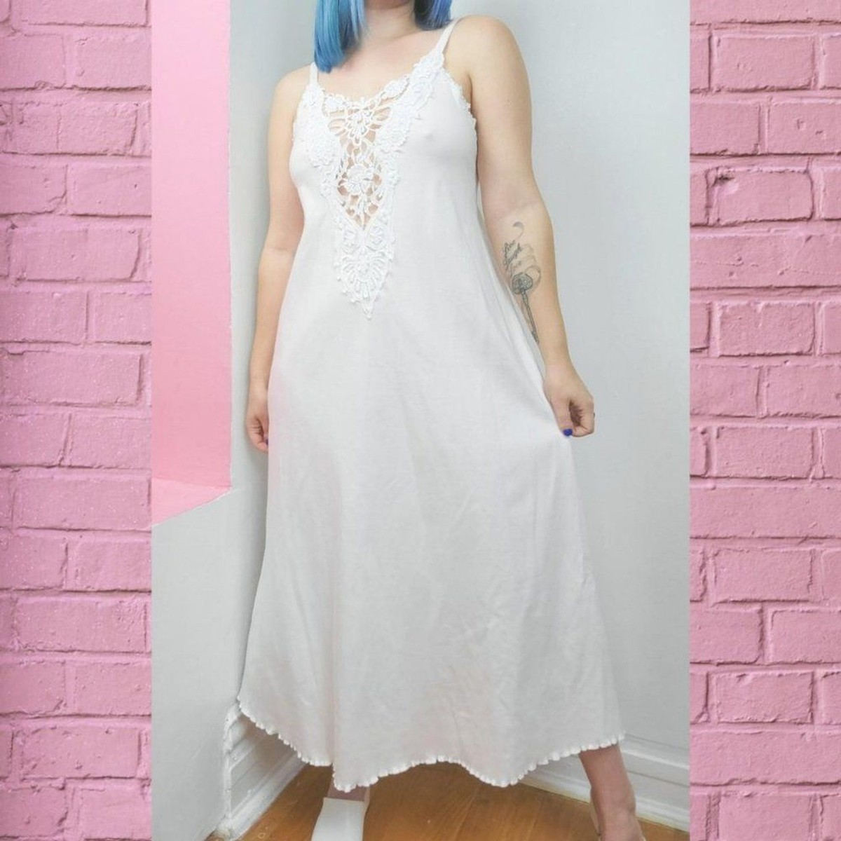 Vintage 90s Faint Pink Lace Trim Spaghetti Strap Nightgown