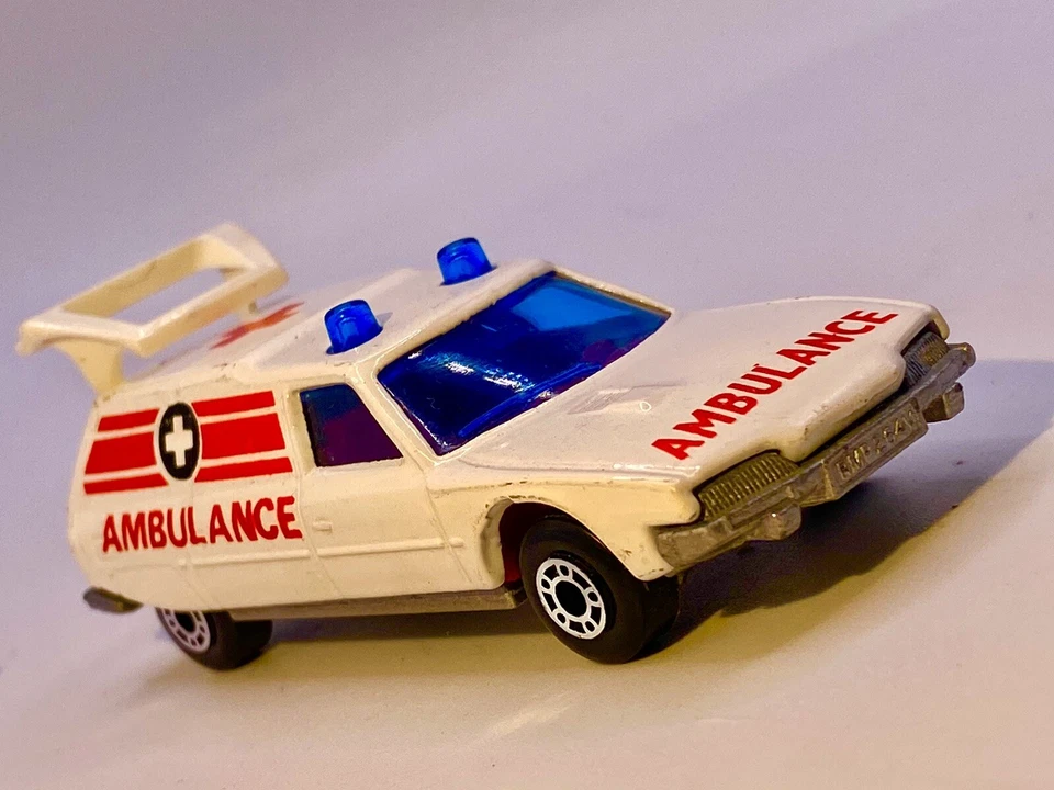 Matchbox🔥Superfast 1979 Citroen CX Ambulance No.12 HTF - Image 3 of 4