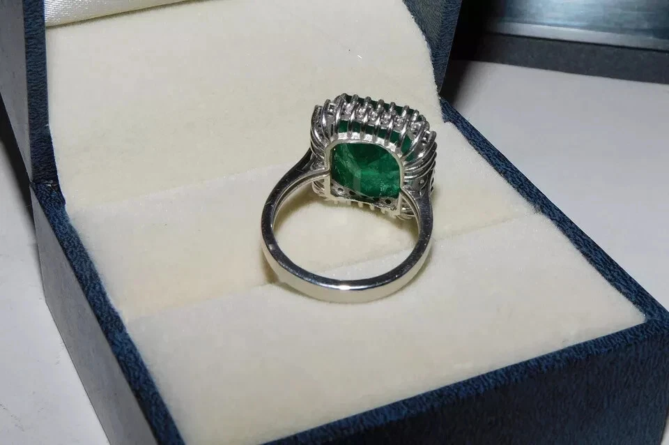 Anillo de boda de diamantes y esmeraldas naturales corte princesa de 5,50 quilates de oro blanco sólido de 14 quilates Foto 3 de 4