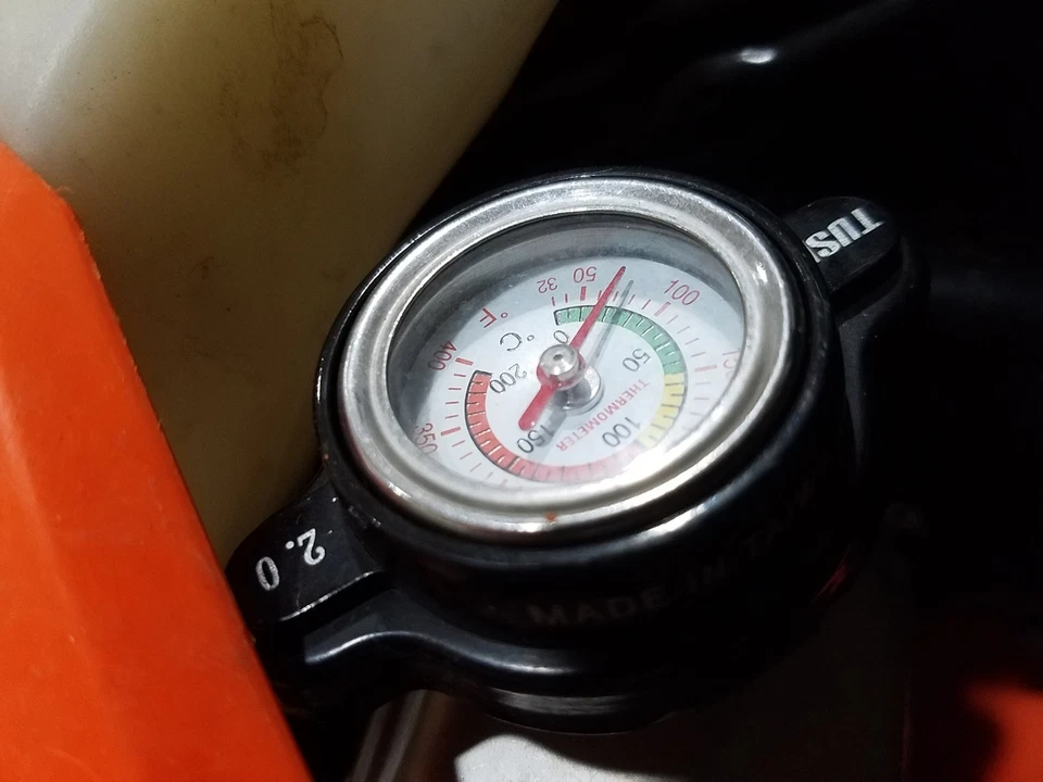 Tapa de radiador de alta presión con medidor de temperatura 2,0 bar para KTM 520 EXC 4 Stro Foto 3 de 4
