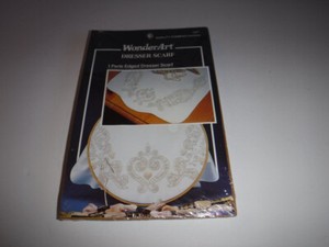 WonderArt 1 Perle Edged Dresser Scarf # 1347 Made in USA Fleur De Lis 15 in X 42