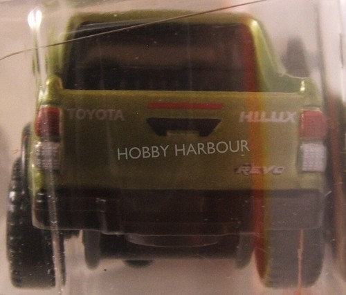 MATCHBOX #40 2018 Toyota Hilux Pickup, 2022 issue (NEW in BLISTER) - Picture 4 of 4