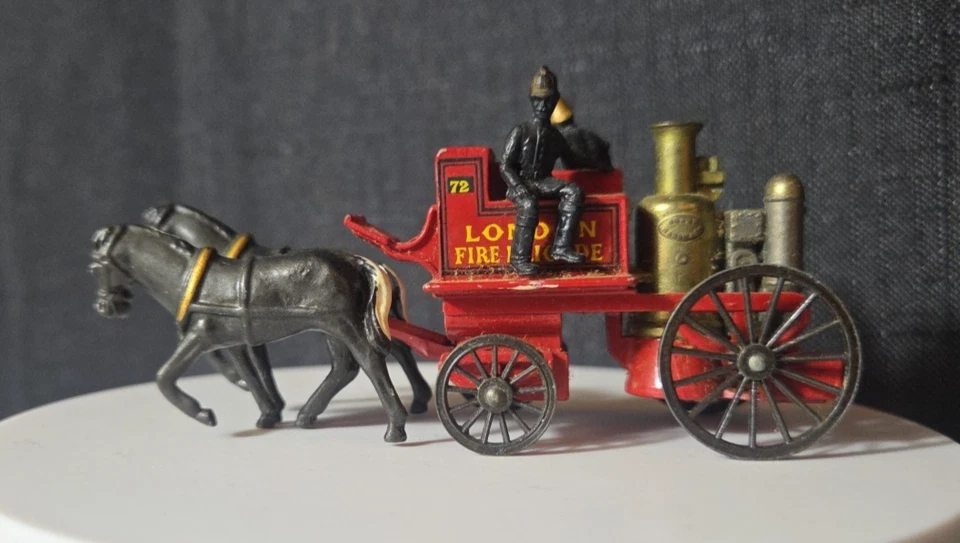 Caja de cerillas vintage London Fire Brigade 72 Lesney No. 4 Hecho en Inglaterra Foto 3 de 4