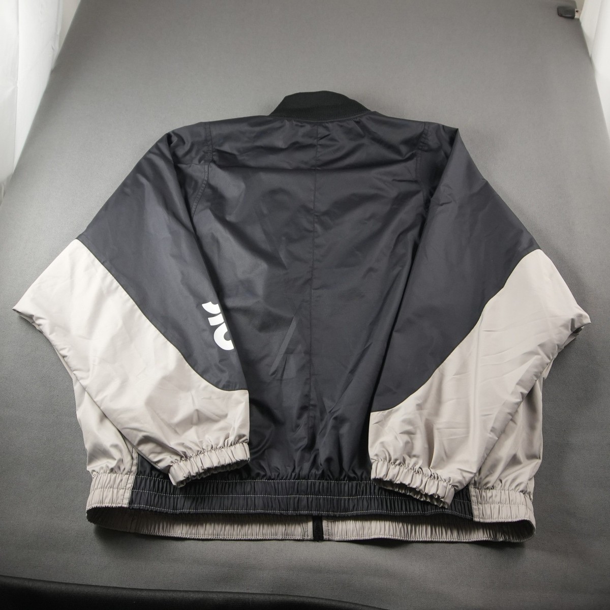 Nike Woven Air Max Day Oversized Jacket Swoosh Windbreaker Track Jacket Women L View 3