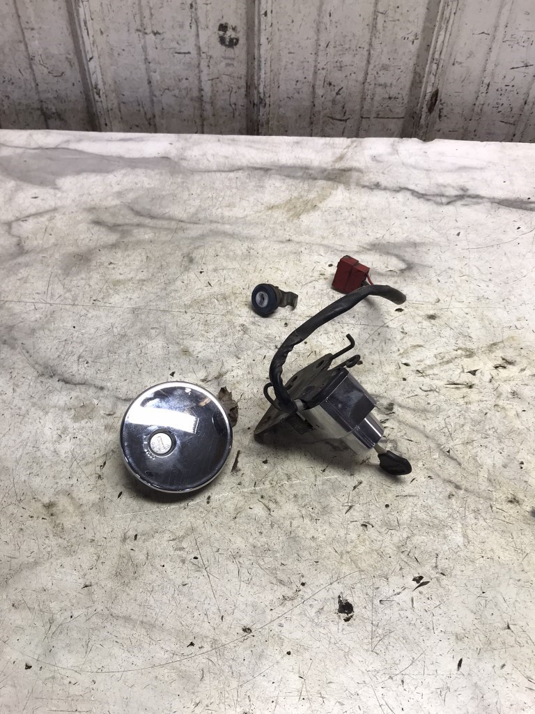 96 Kawasaki VN800 VN 800 B Vulcan Classic Ignition Gas Fuel Cap Lock and Key Set