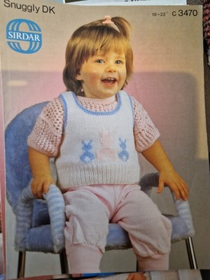Sirdar 3470 Strickanleitung Baby Kind Motiv Tank Top 18-22'' Original Hase