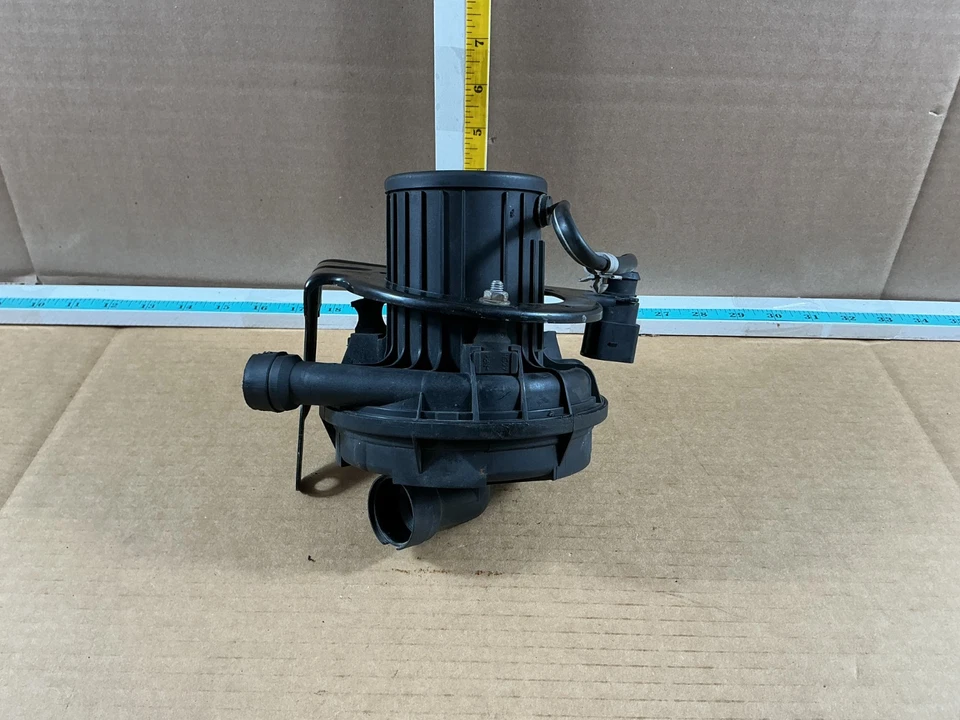 Bomba de injeção de ar secundária Audi A7 Quattro 2012-2018 com suporte 079959253 fabricante de equipamento original - Imagem 3 de 4