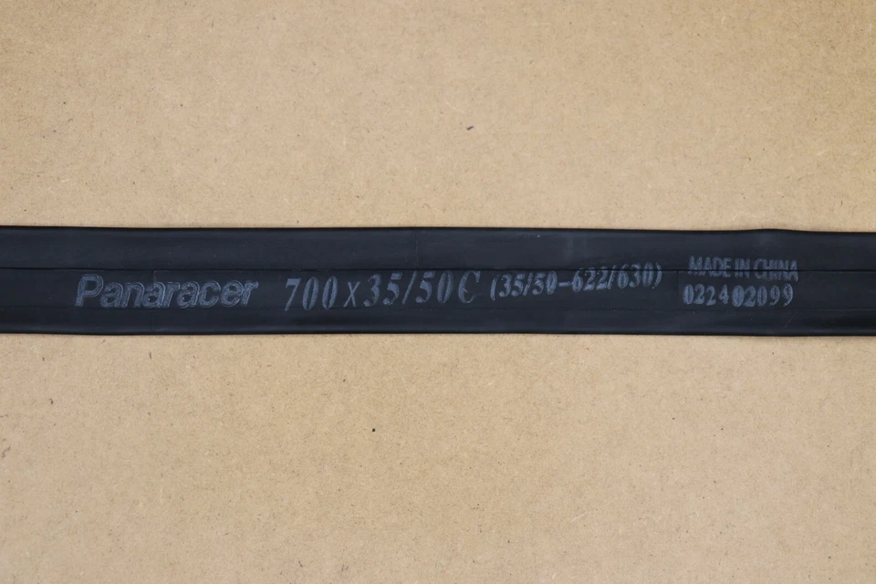Paquete de 2 Panaracer 700 x 35-50C, 27"x 1 1/4" Válvula Schrader Tubo Interior Bicicleta Híbrida Foto 3 de 4