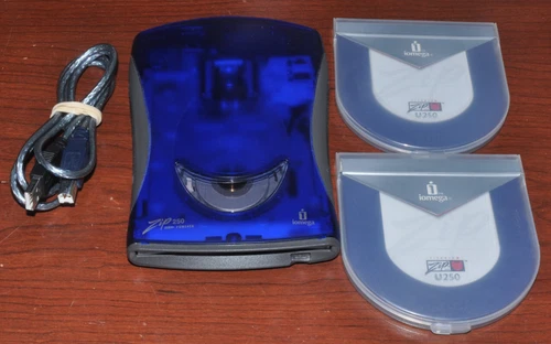 Iomega Zip 250 Z250USBPCMBP External Disk Drive USB Powered W/ 2 U250 Disks