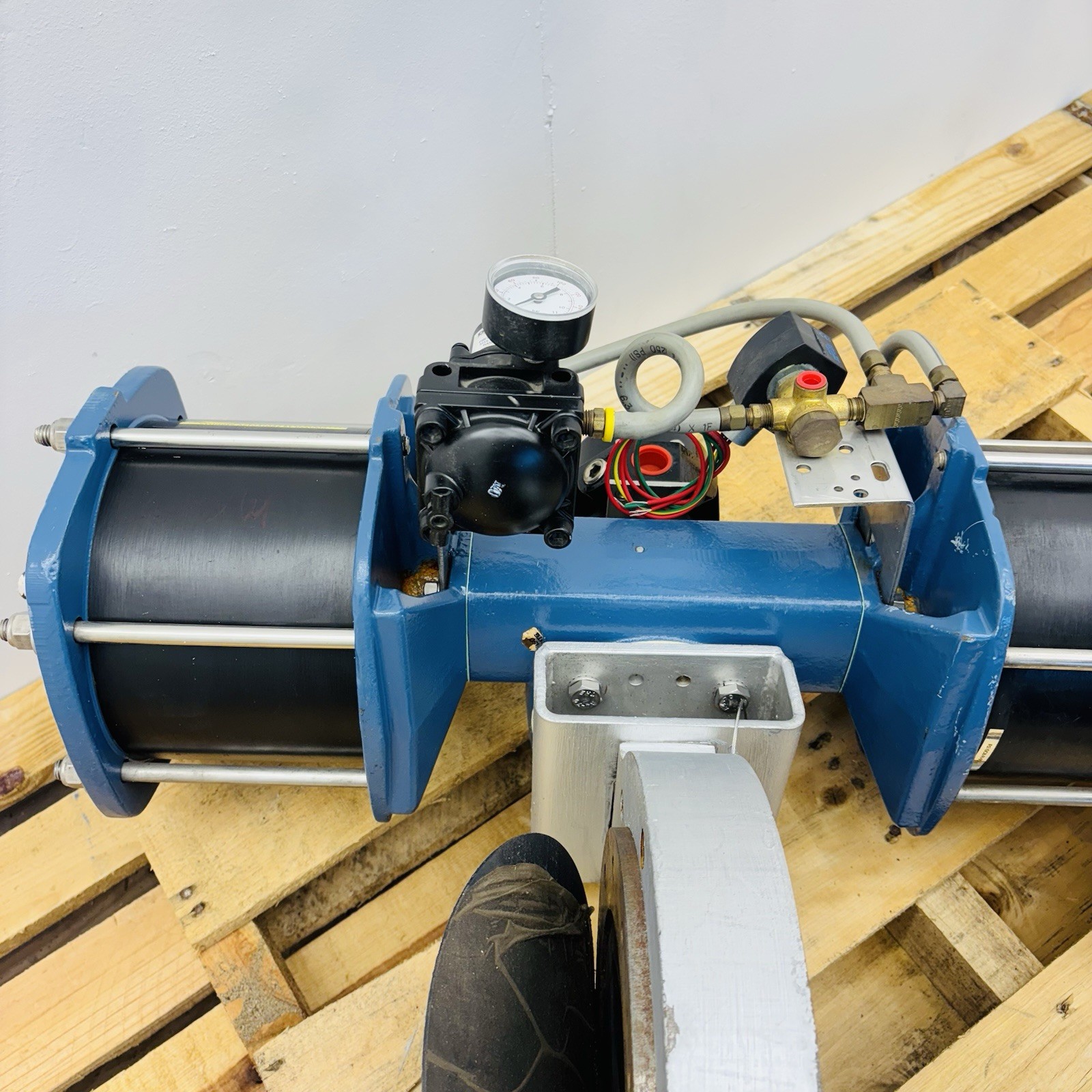 DeZURIK 8" 150# BHP 316 SS Butterfly Valve with Actuator & Controls