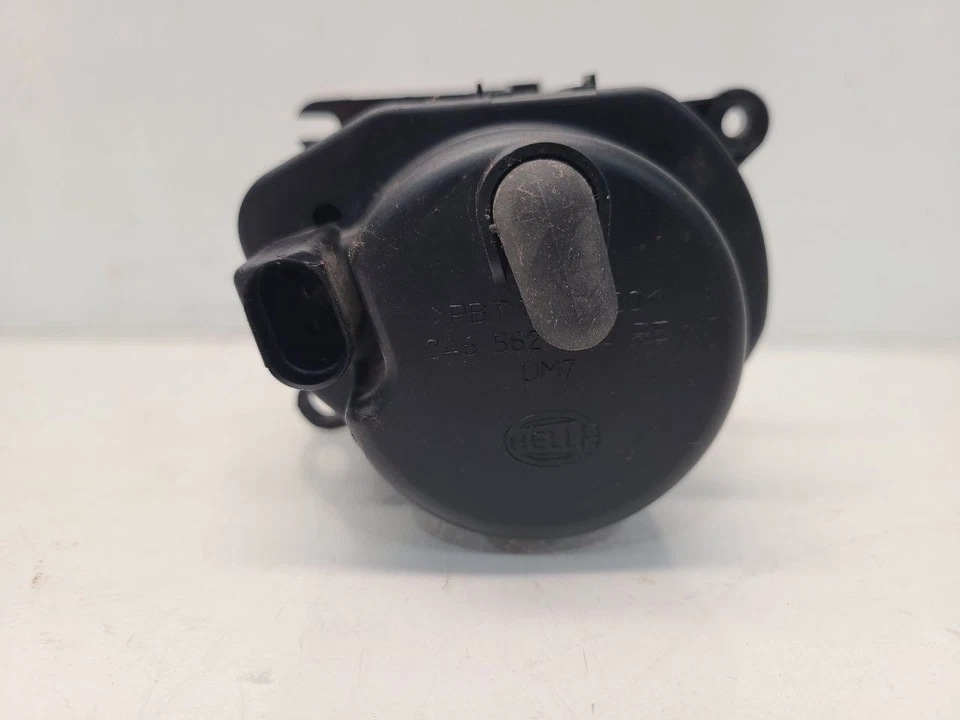 Farol de neblina direito do passageiro Audi A6 (6 cilindros) 2002-04 - montado no para-choque - Imagem 4 de 4