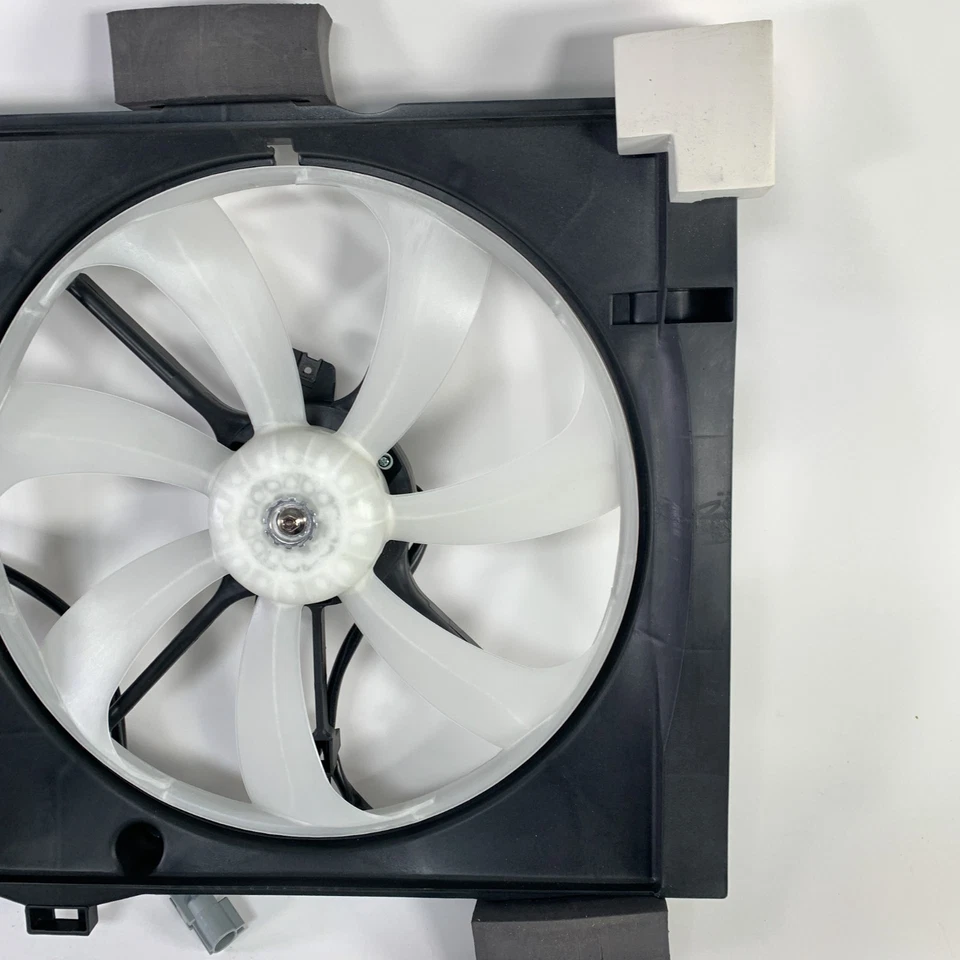 Conjunto de ventilador de refrigeración Four Seasons 76265 para Toyota Venza L4 10-14 Foto 4 de 4