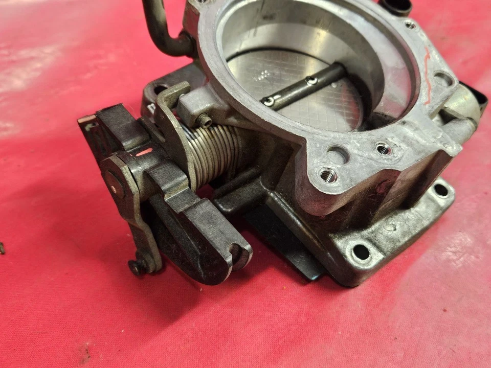 Oldsmobile Cadillac 1996-1999 4,0 L 4,6 L V8 válvula de carrocería de acelerador de inyección de combustible Foto 3 de 4