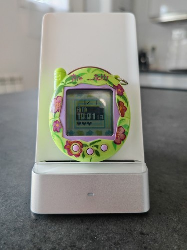 Tamagotchi Bandai V3 Connection 2004 – Floral Hibiscus Vert