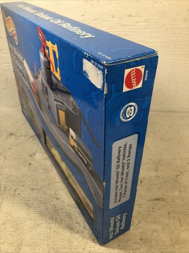 Hot Wheels World Deluxe Oil Refinery Play-set New In Box Factory Sealed 2 Trucks - Picture 13 of 16