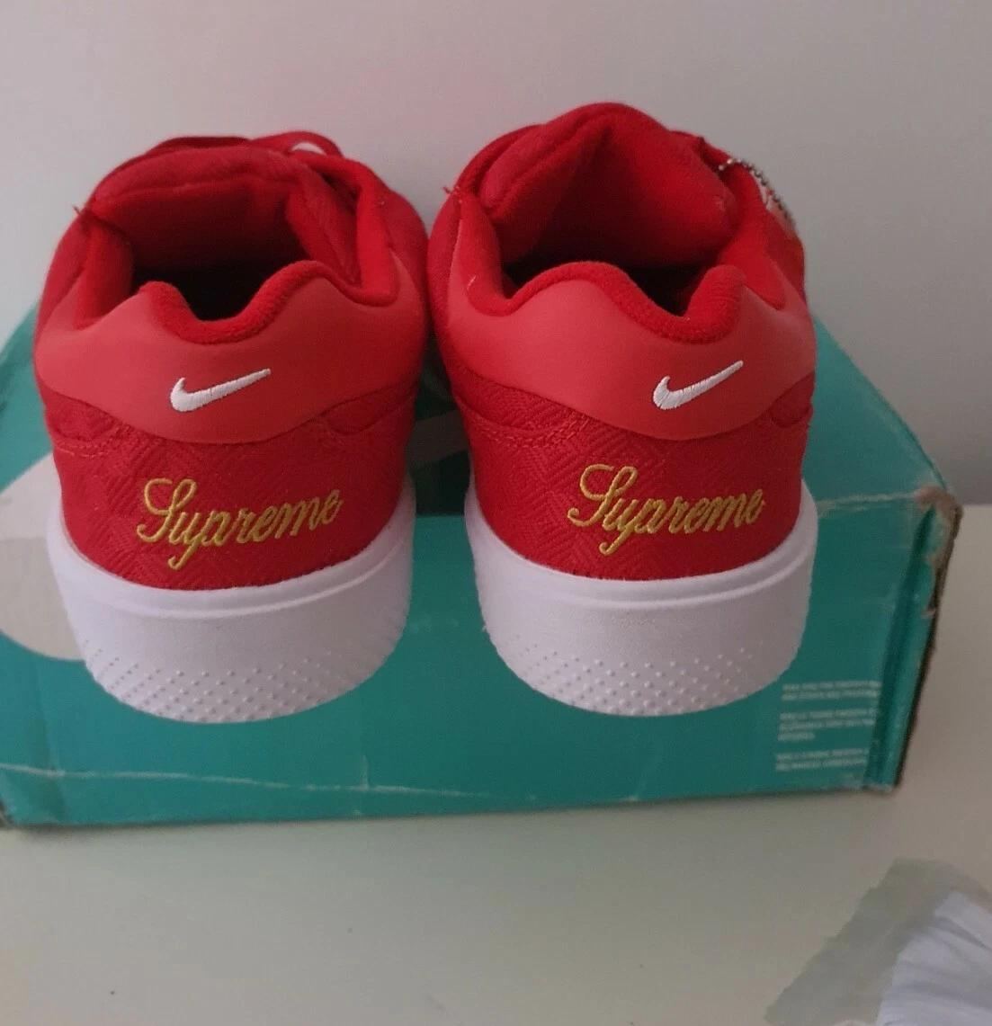 Lot baskets SS15 Supreme x Nike SB GTS rouge US 11 UK 10 EU 45 rare vintage 2015