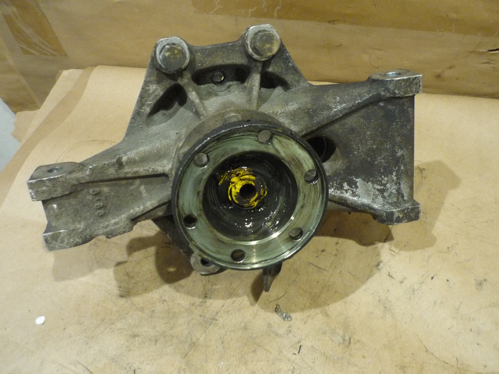 Ferrari Testarossa - Rear Suspension Upright/Hub Holder) - P/N 125973 - 135082