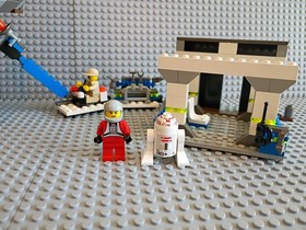 LEGO Star Wars: B-Wing at Rebel Control Center (7180)