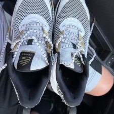 curry shoes size 7y under armor white good condition and full shoe