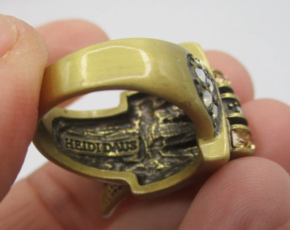 ANEL DE FIVELA DE CINTO HEIDI DAUS ~ CRISTAIS SWAROVSKI ROSE & AURORA BOREALIS TAMANHO 7.5 - Imagem 4 de 4