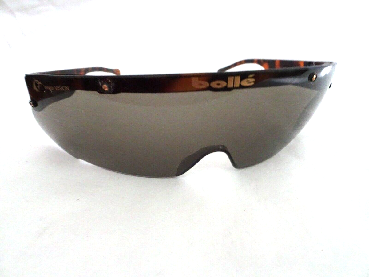 Bolle PC vintage mod 450 black with gold accent sunglasses | Size 50 [] 18 135mm Bollé - Stylish on the slope - TEF Magazine | Independent  main image 4