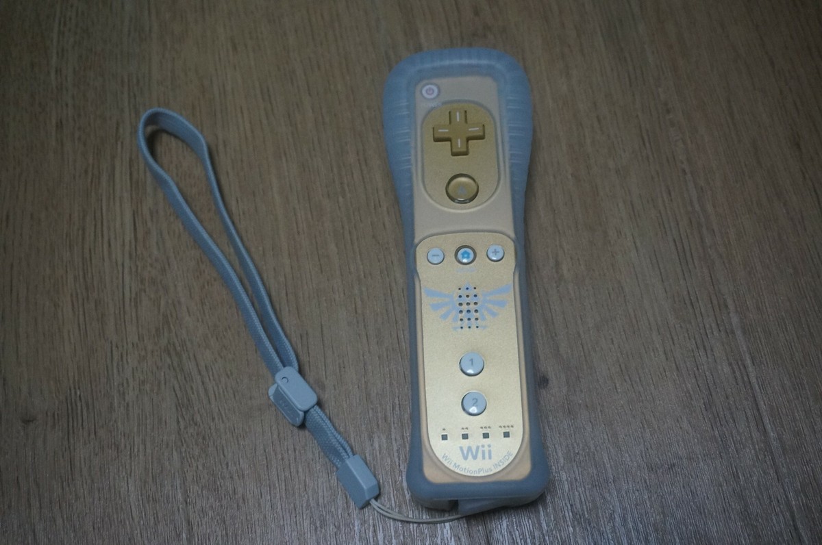 Gold Wii Remote ZELDA SKYWARD SWORD Special Edition Controller