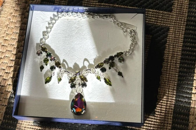 NEU COLLIER HALSKETTE FUNKELND SWAROVSKI STRASSSTEINE grün silber 149€ *015911 - Bild 3 von 4