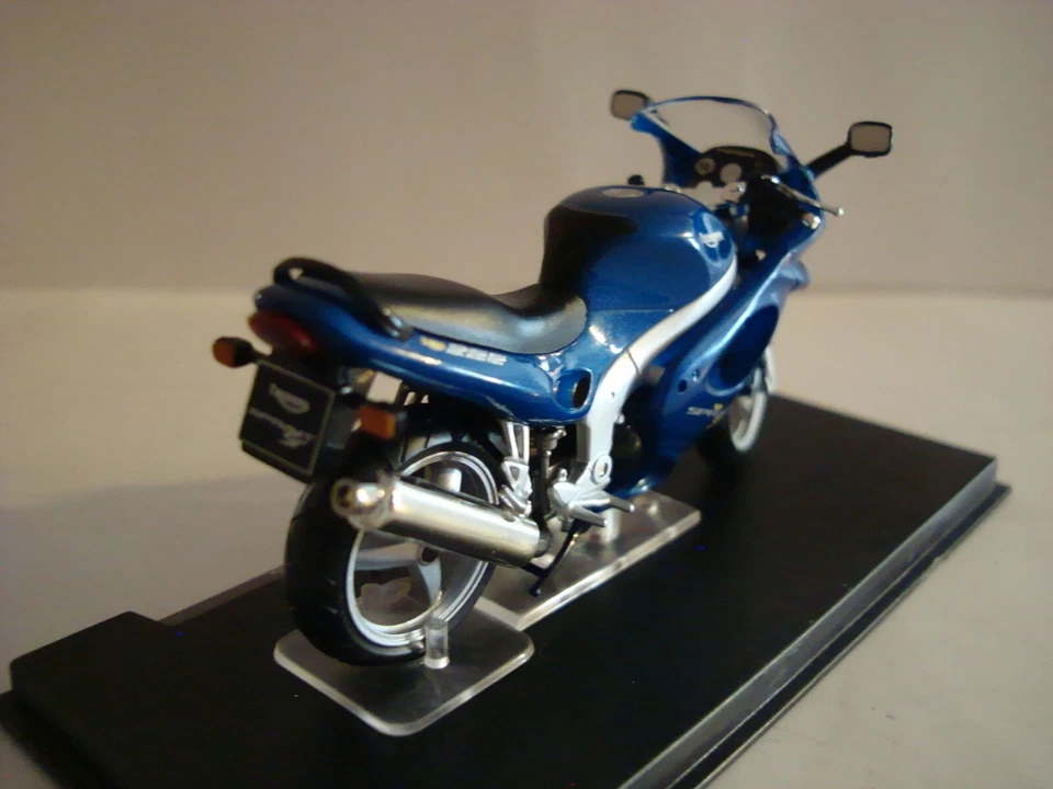 Triumph 955 Sprint ST BLAU    -  Top 1:24 - Bild 4 von 4