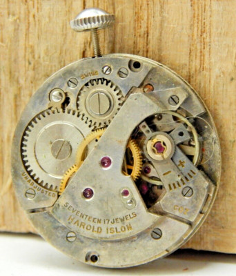 Vintage Carol Harold Islon 17 jewel men's wrist watch with dial hands and crown