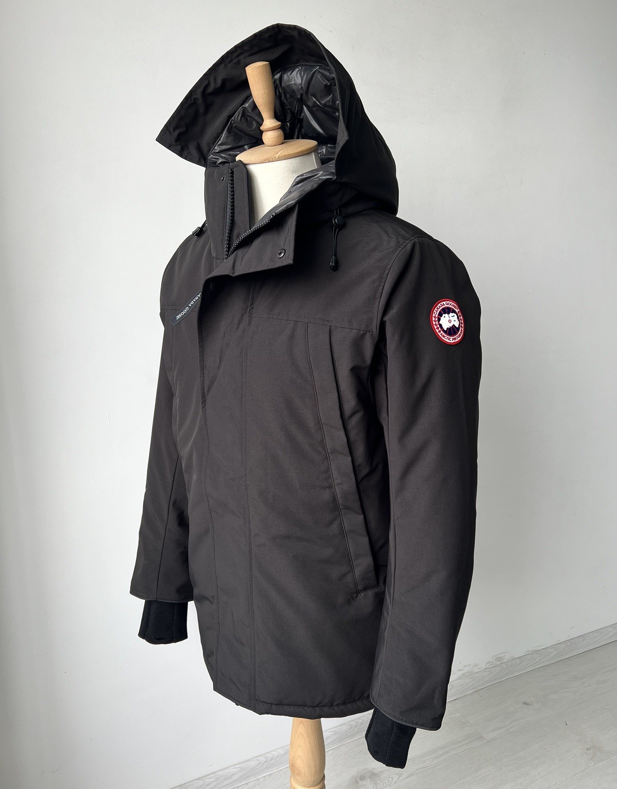Authentic Men's Canada Goose Sanford Black Down Puffer Parka Jacket Size M thumbnail 4
