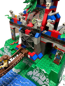 LEGO Adventurers: Amazon Ancient Ruins (5986) 99% Complete No box, instructions.