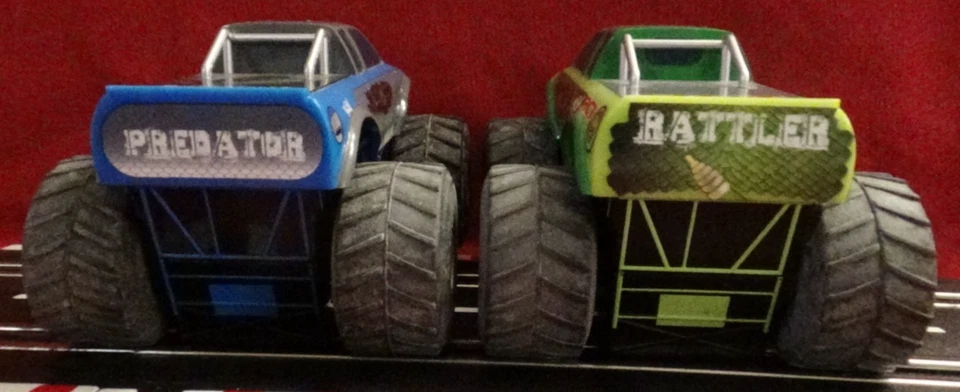 Coche Ranura Scalextric 1/32 Team Monster Trucks Predator & Battler. Corredores fuertes Foto 3 de 4