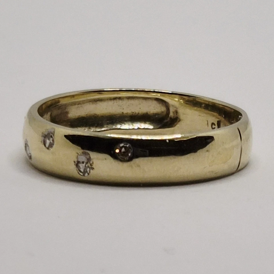 9ct Gold  Diamond  Half Eternity 4.5mm Band Yellow Gold 375 Ring Size O 3/4  - Image 4 of 4