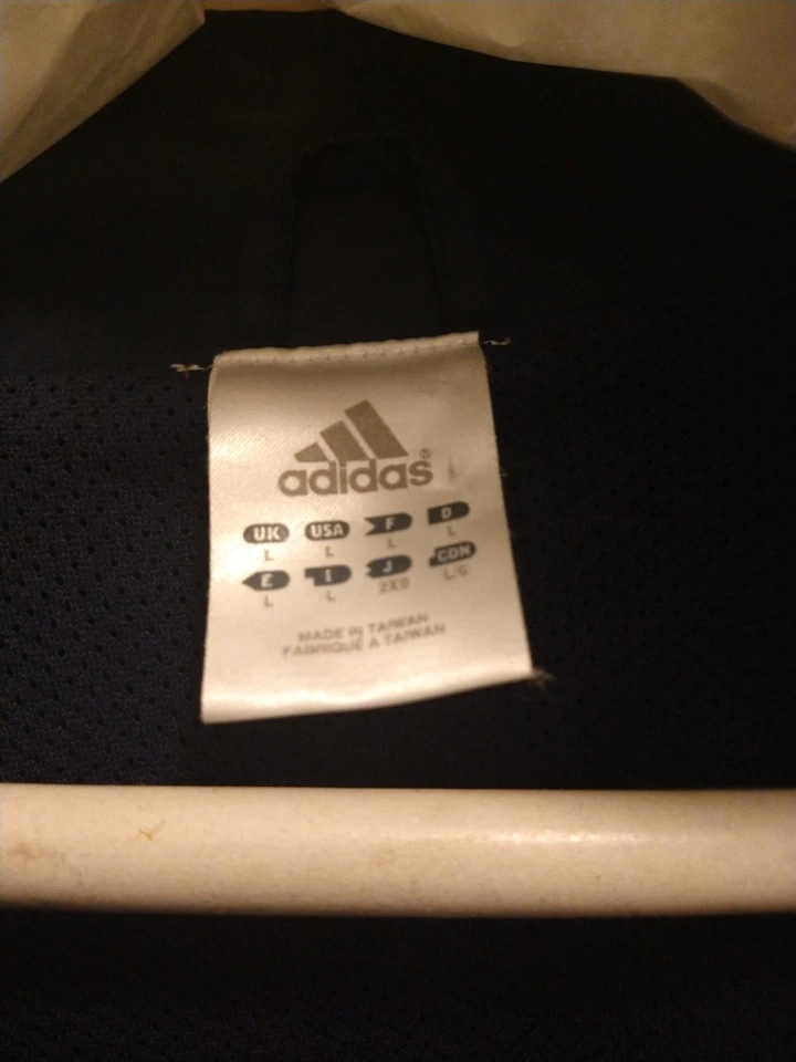 N.Y. Yankees Adidas WindBreaker L And  (L) Pull away Track Pants By Majestic.2pc - Image 4 of 4