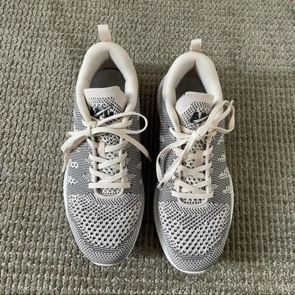 Zapatillas APL TechLoom Pro en rosa claro y negro Foto 3 de 4