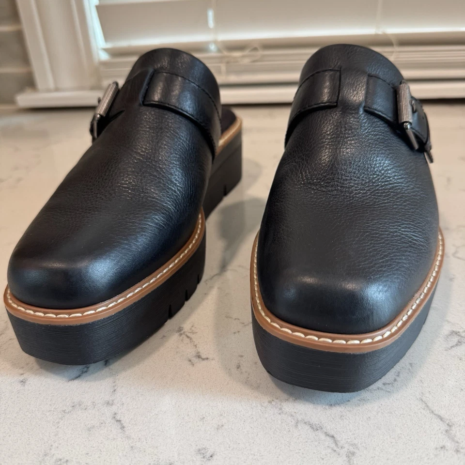 Zueco superior sin cordones Naturalizer Wayde para mujer de cuero negro con hebilla talla 7,5 M Foto 3 de 4