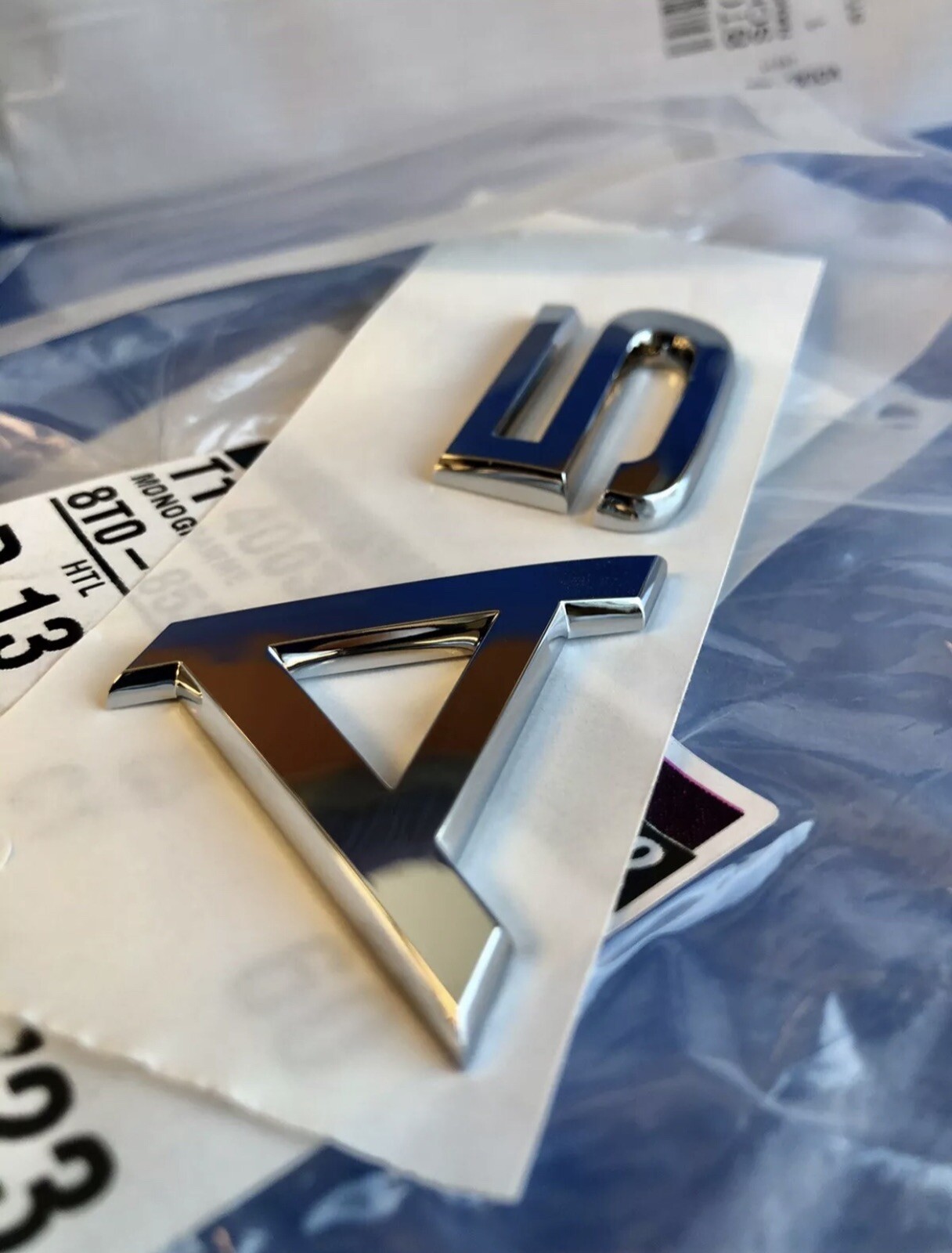 Remplacer logo Audi A5 volé ou usé sur coffre de S5 RS5 avec l'insigne d'origine 8T08537412ZZ