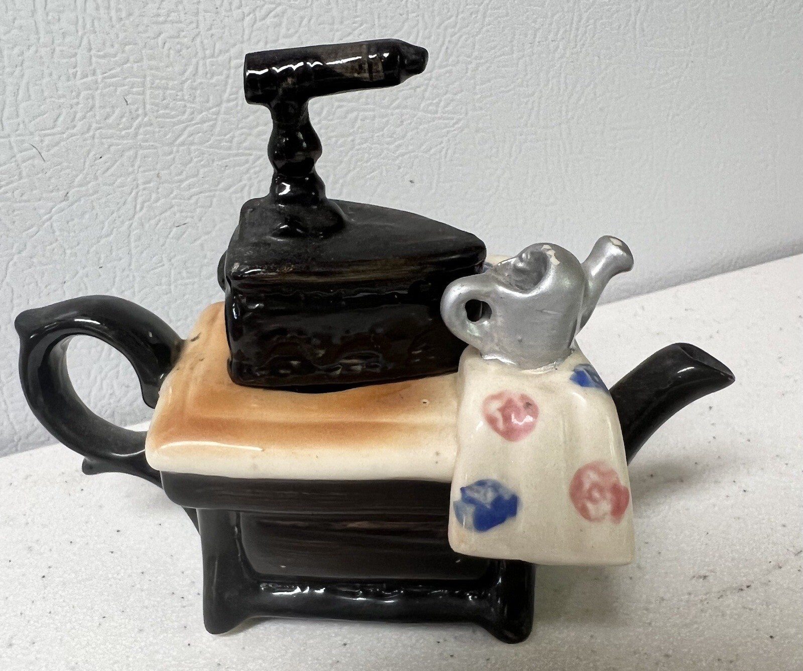 Mini Vintage Ironing Board Teapot SW30 Retro Collectible-image