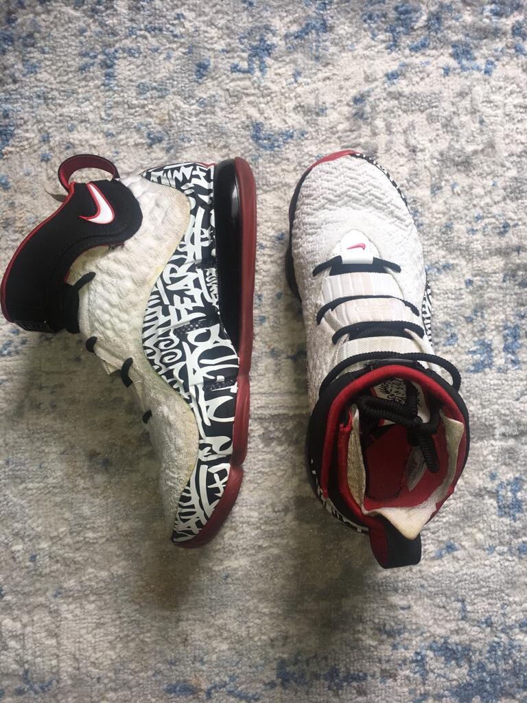 lebron 17 graffiti on feet