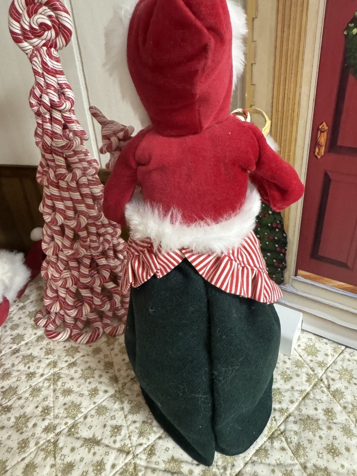 Byers Choice 2011 Mr & Mrs Santa Claus, Candy Cane Tree, Candy Store ...