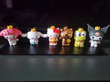 Sanrio Figuren mit Kr&ouml;nchen &ndash; My Melody, Cinnamoroll, Hello Kitty, Kuromi & mehr