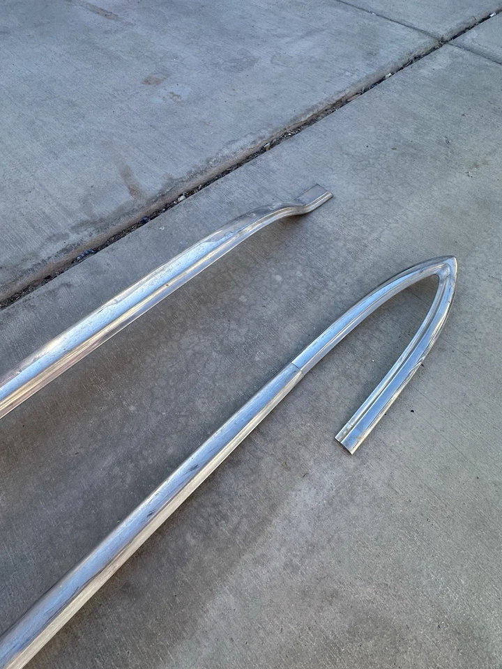 Chevy Bel-Air 1953-1954 (2D) cuarto trasero superior moldura lanzas/esquinas sin curvas Foto 4 de 4