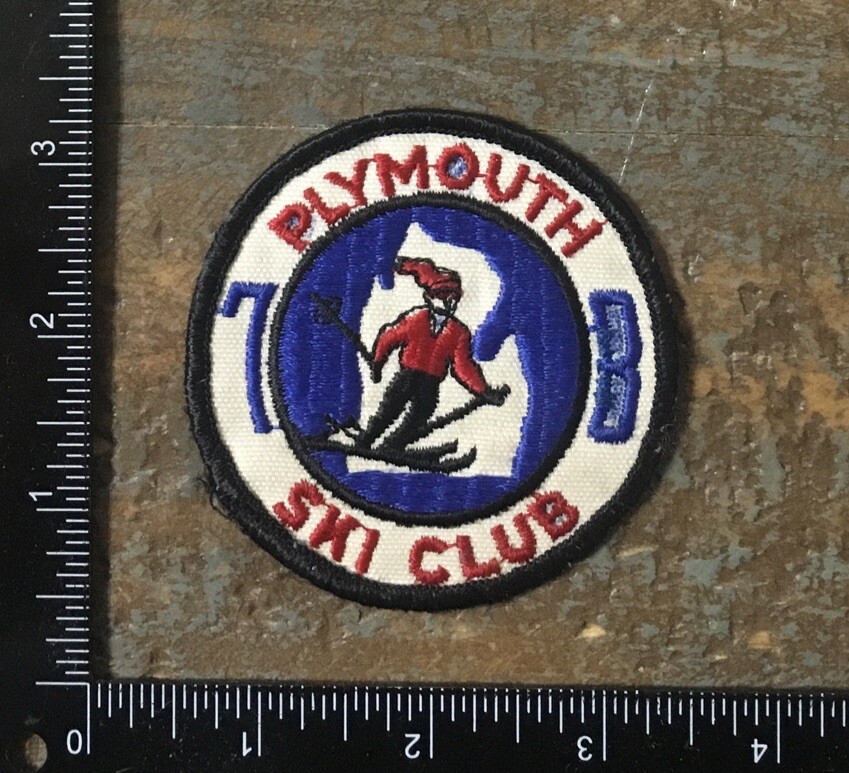 Vintage PLYMOUTH SKI CLUB Michigan Skiing Travel Souvenir Sew-On Patch 1978
