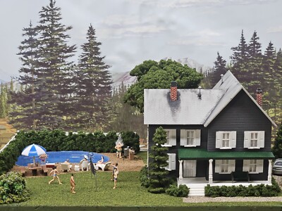 NEW BUILT HO HOUSE SCENE FOR TRAIN LAYOUT LIGHTED POOL GRILLING GREAT DETAILS 