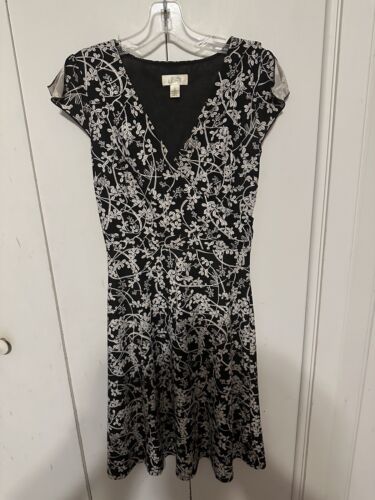 Ann Taylor Loft Black/White Floral Dress Size 2