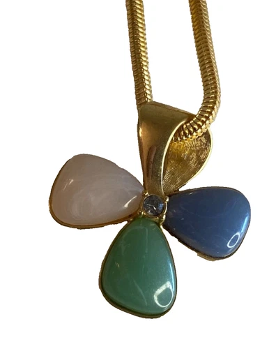 VTG Avon Flower Pendant on Chain Necklace vintage gold tone costume jewelry