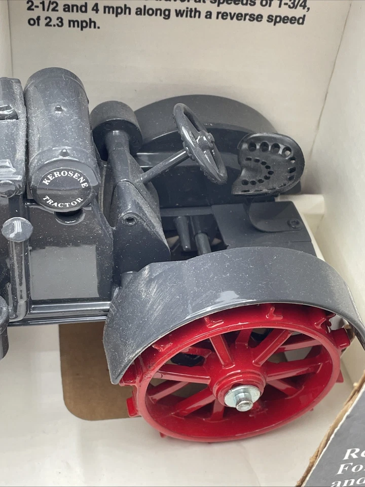 Tractor de queroseno internacional Country Classics por modelos a escala 8-16 Foto 4 de 4