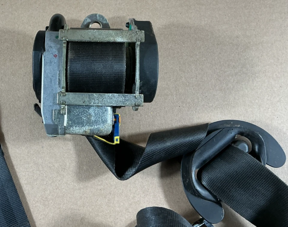 Retractor cinturón seguridad delantero izquierdo volkswagen golf r32 2006-2009 609628200 OEM Foto 2 de 4