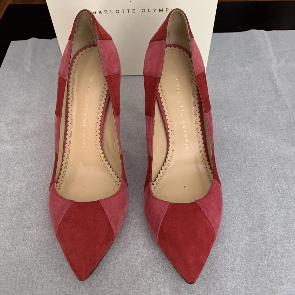 Bombas de camurça CHARLOTTE OLYMPIA Desirée em listras rosa escuro/vermelho tamanho 38,5 MRSP$795 - Imagem 2 de 4
